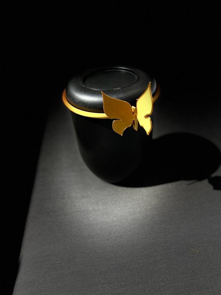 Einweg Aschekapsel Ring zum Senken mit Schmetterling Gold